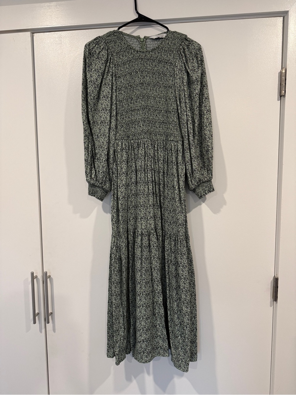 Beautiful green dress with ribbed bodice
